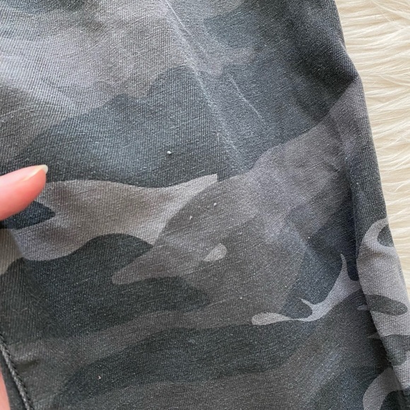 Aritzia TNA Gray Camo Jogger Pants - Picture 13 of 13